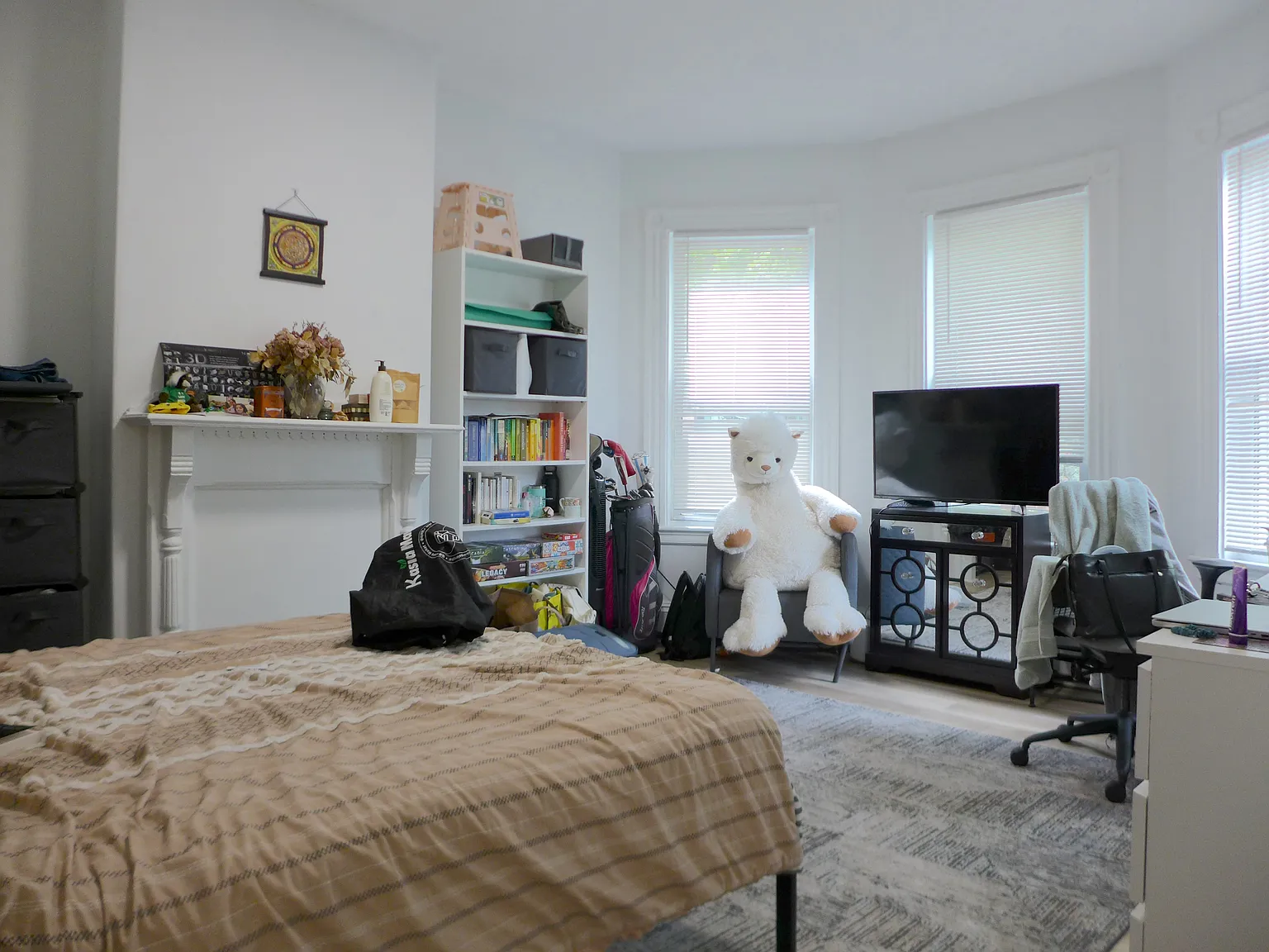3 bed, 9999 sqft, $3,750 — Photo 1