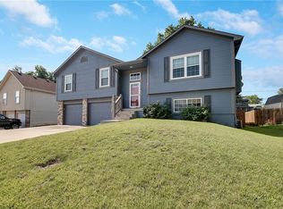 18507 E Bundschu Pl, Independence, MO 64056