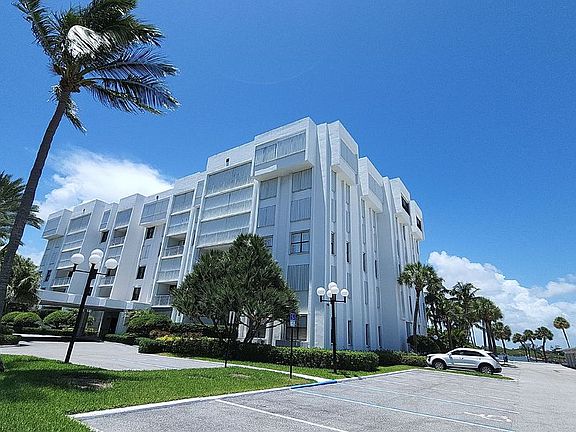 3rd image of 2860 S Ocean Blvd