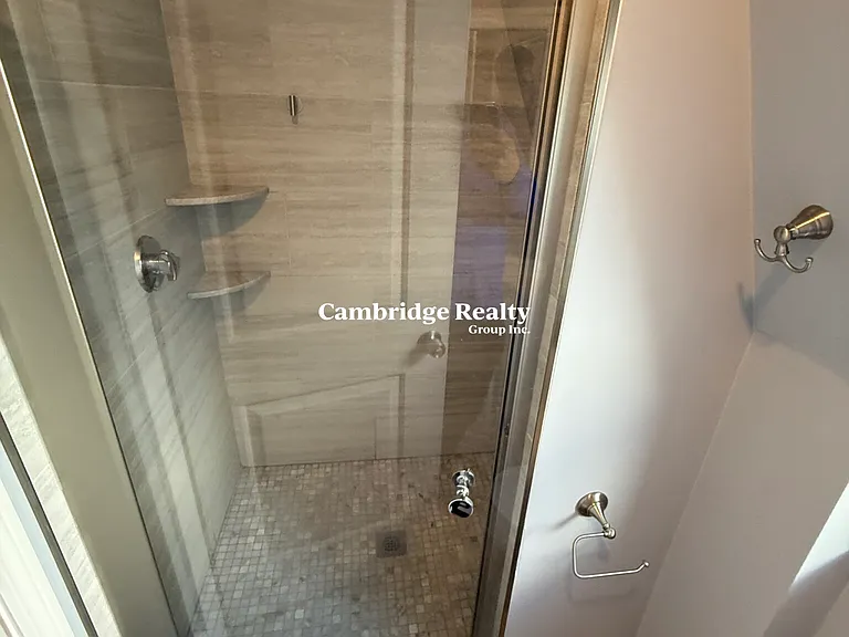91 Munroe St #3R — Photo 8