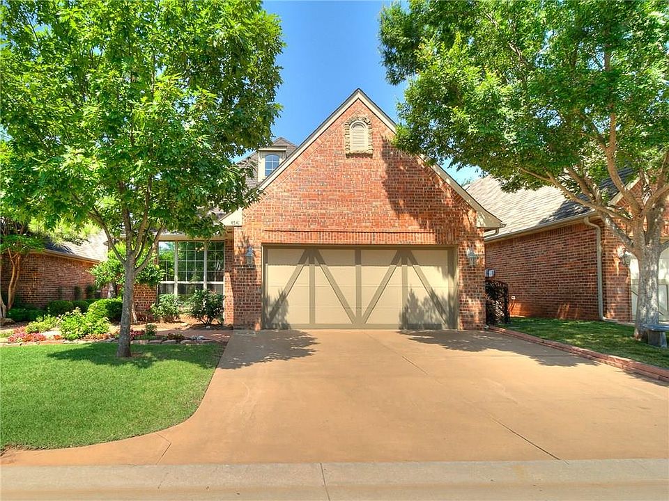 1st image of 4541 N Olde Village Cir