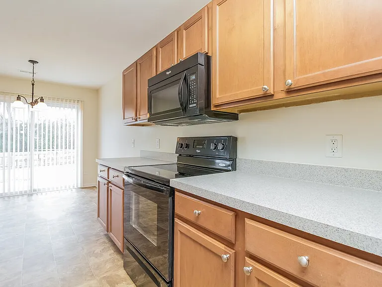 4565 Hawthorn Dr — Photo 7