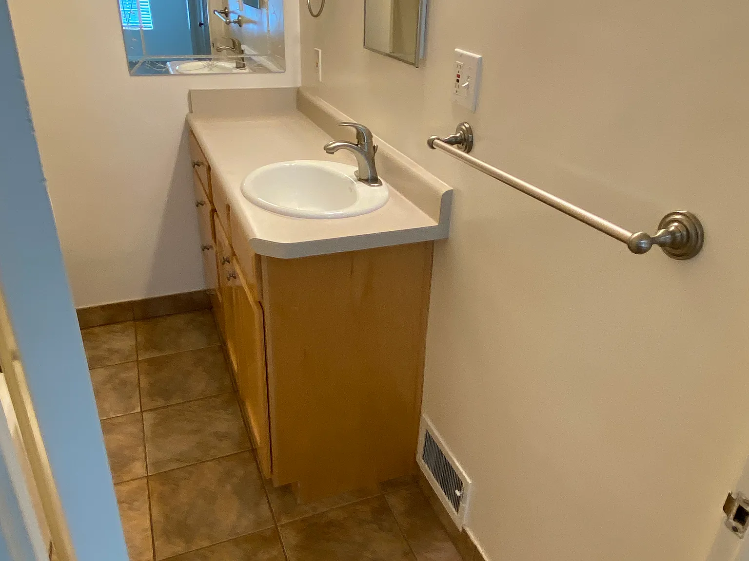 2 bed, 1500 sqft, $1,850 — Photo 4