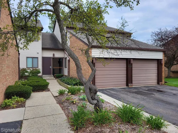 4459 Laurel Club Cir APT 17, West Bloomfield, MI 48323