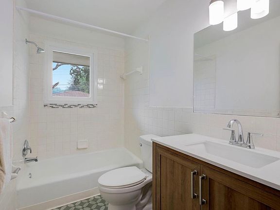 5th image of 730 6th Ave S #730