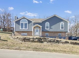 2514 SW Mitchell St, Oak Grove, MO 64075