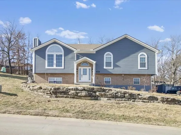 2514 SW Mitchell St, Oak Grove, MO 64075