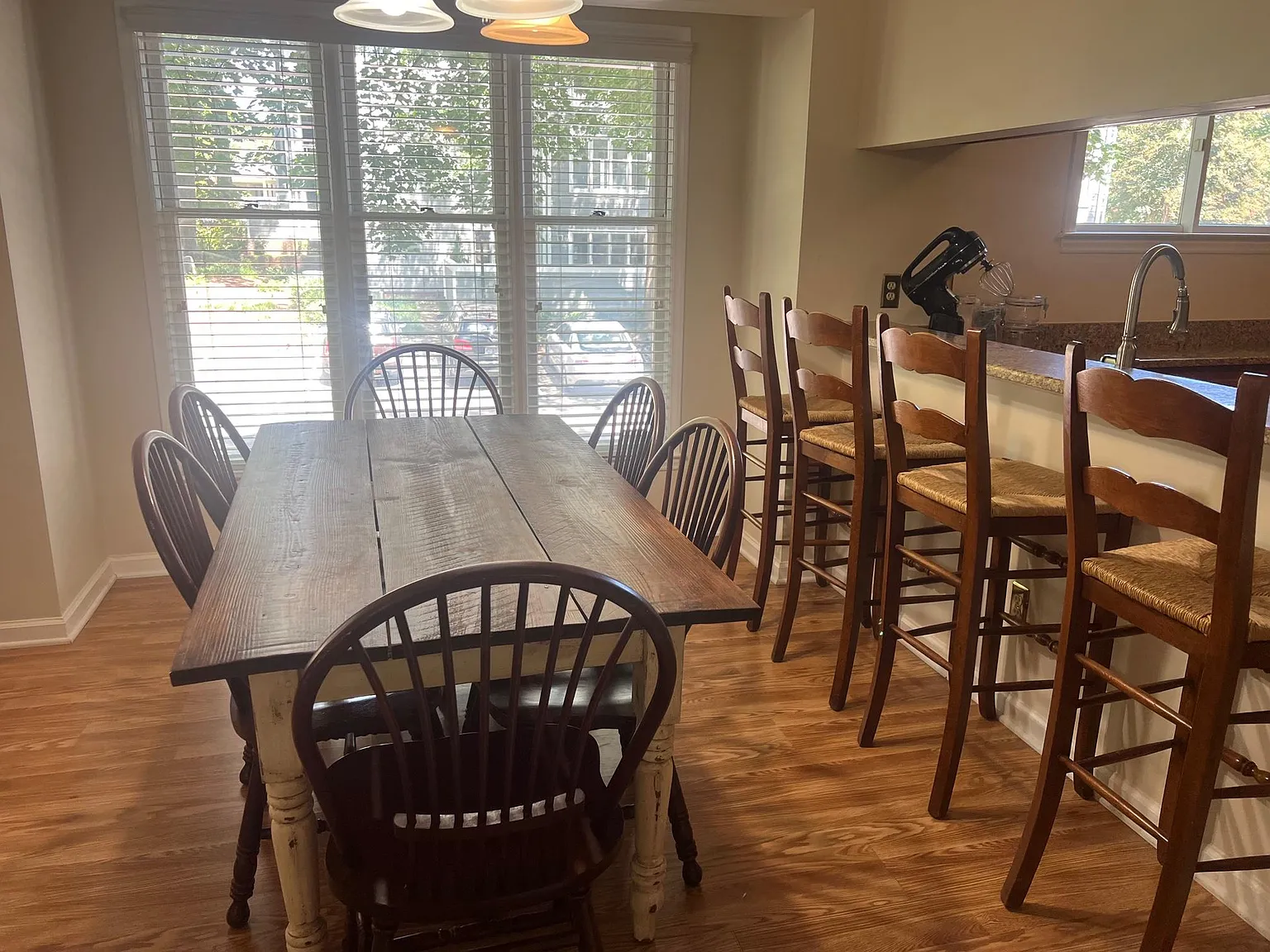 2 bed, 1063 sqft, $2,300 — Photo 4