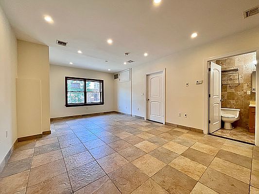 3rd image of 3029 38th St