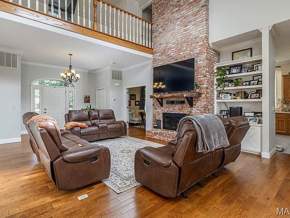 5th image of 19261 Green Valley Ln