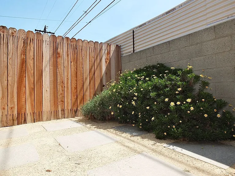 5972 Coke Ave — Photo 10