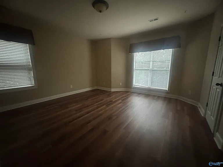 210 Treetop Dr NE — Photo 15