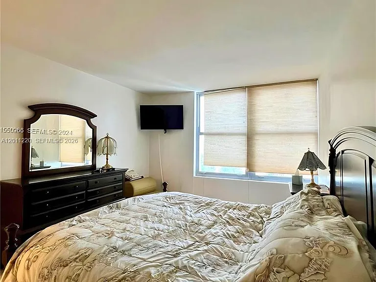 2899 Collins Ave #905 — Photo 8