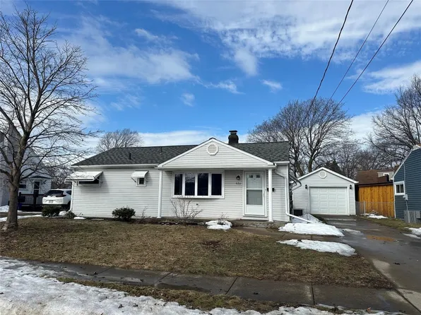 926 Colony Dr, Erie, PA 16505