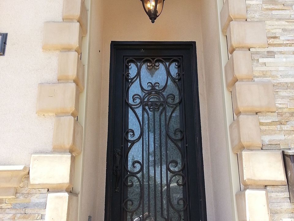 1st image of 1039 N Kenwood St