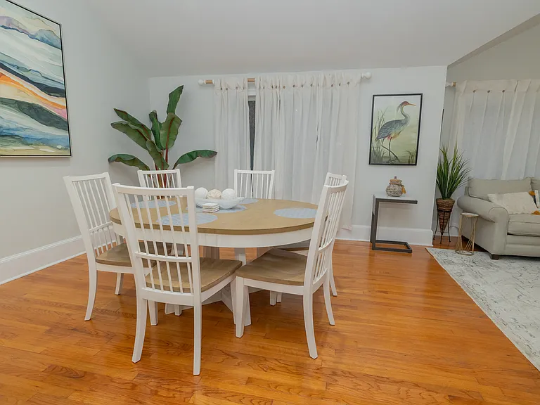 944 Lakeview Dr — Photo 28