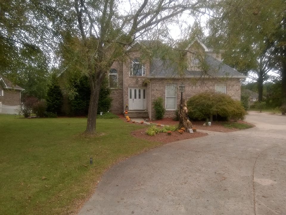 Nice size front yard 