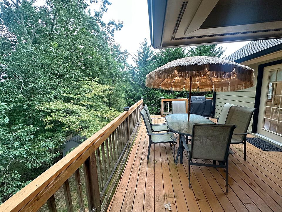 1st image of 11 Hickory Ridge Trl