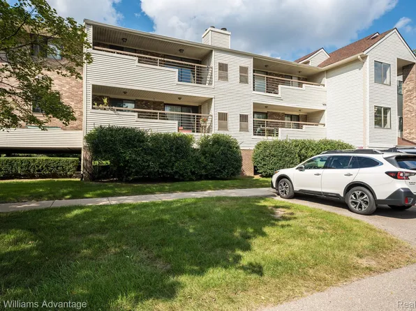 30594 Orchard Lake Rd Unit 54, Farmington Hills, MI 48334