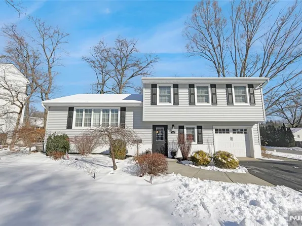 340 Magnolia Ave, Hillsdale, NJ 07642