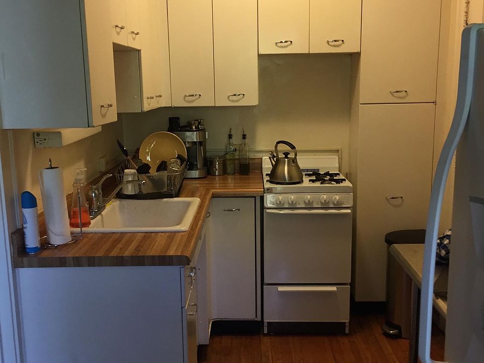 2nd image of 2328 N Lincoln Park W APT 3C