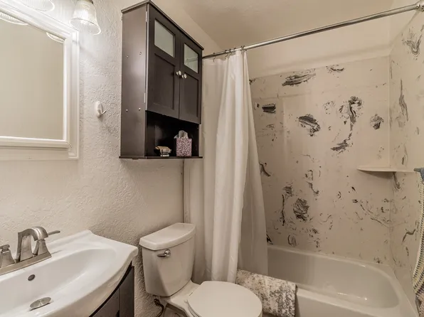 1120 1/2 N Monterey Ave, Farmington, NM 87401