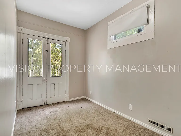 1040 E 200 S — Photo 19