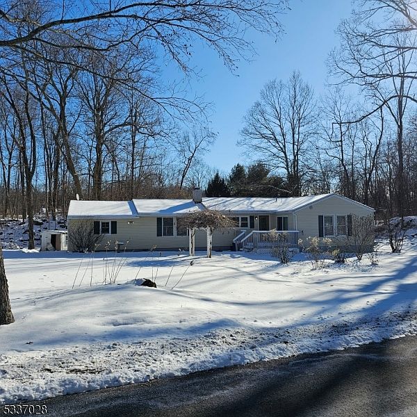 1st image of 3 Howard Dr