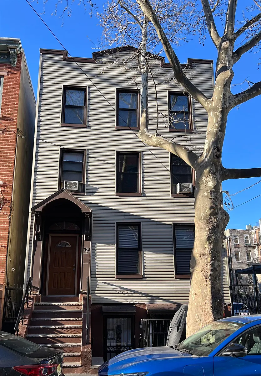 Building Photo - 220 Bay St #1