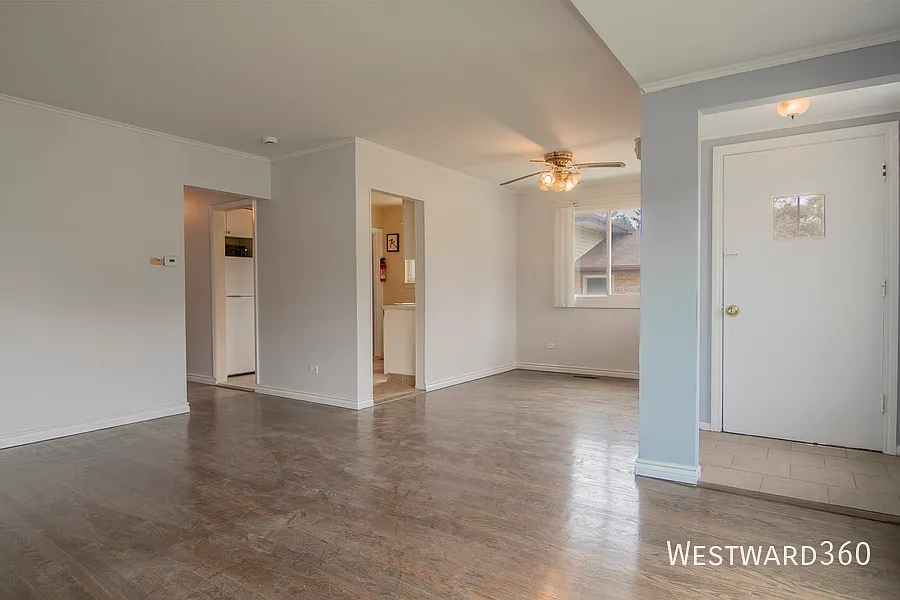 Spacious 3 Bed Home in Dolton w/ Garage, Driveway & Laundry — Photo 4