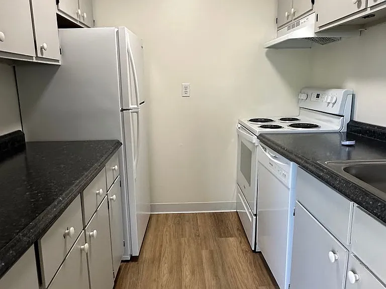 University Park Apartments near Cornell University — Photo 336