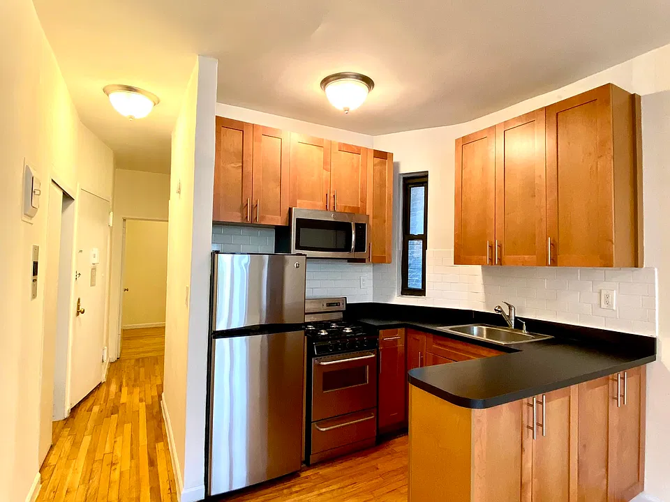 427 E 83rd St #4D