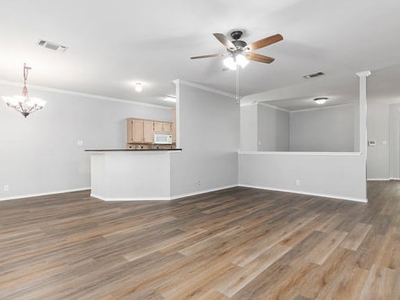 4th image of 15734 Knollpine
