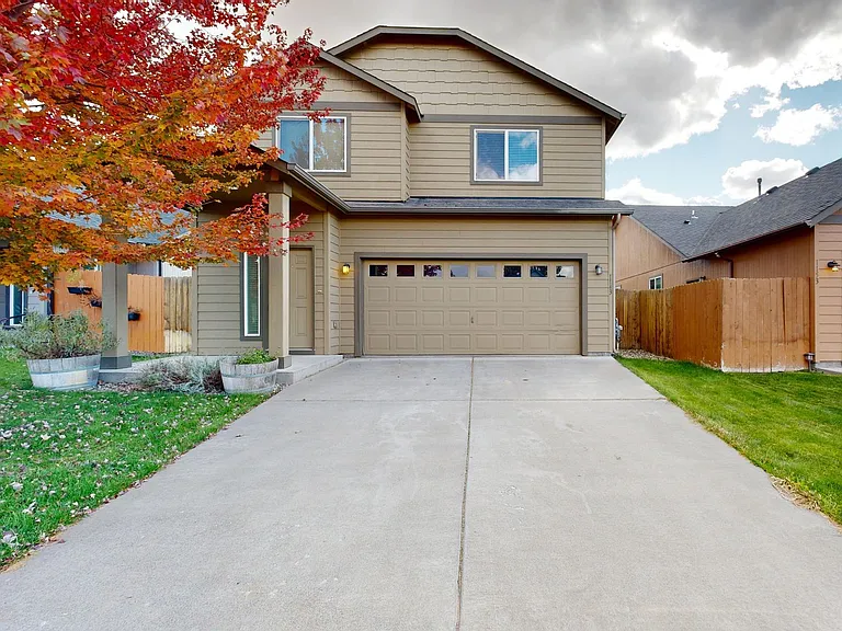 1143 SW Carver St — Photo 2