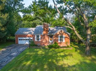 7304 Cricket Ln, Seven Hills, OH 44131