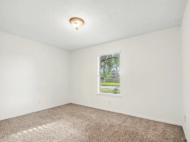 1227 Mission Dr — Photo 13