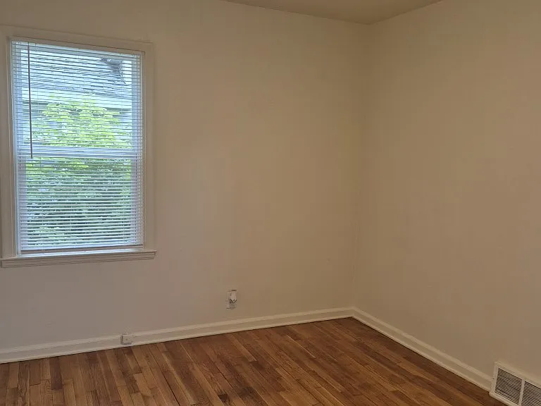 210 W Yale Ave — Photo 14