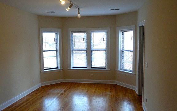 5th image of 3941 W Belle Plaine Ave APT 3