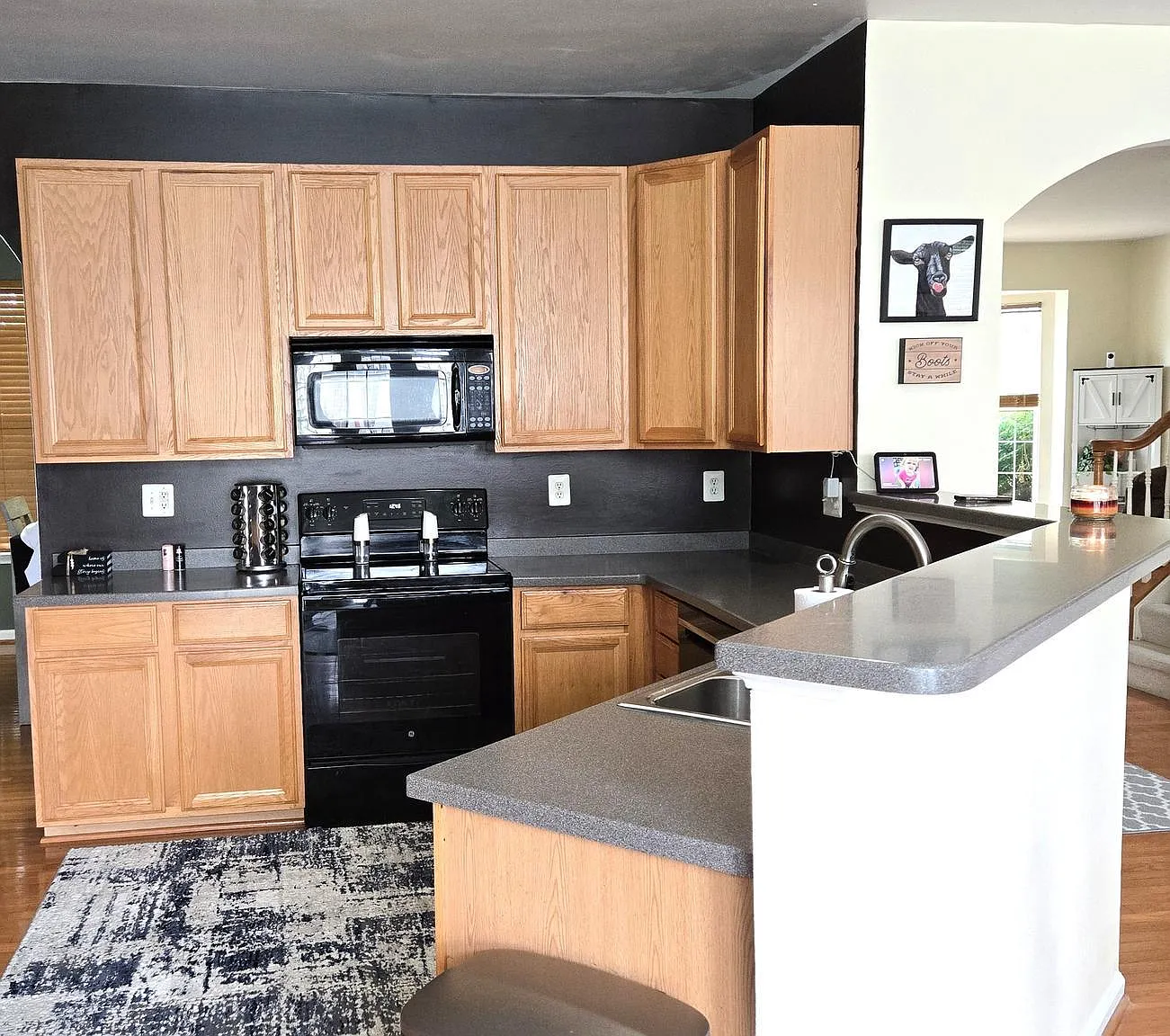 4 bed, 2.5 bath, 2652 sqft, $2,550 — Photo 2