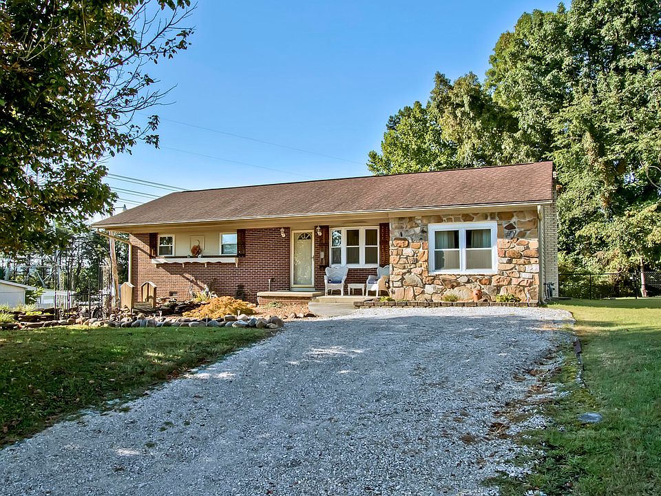 1st image of 833 Alma Ln