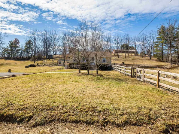 899 Old White Hill Rd, Stuarts Draft, VA 24477