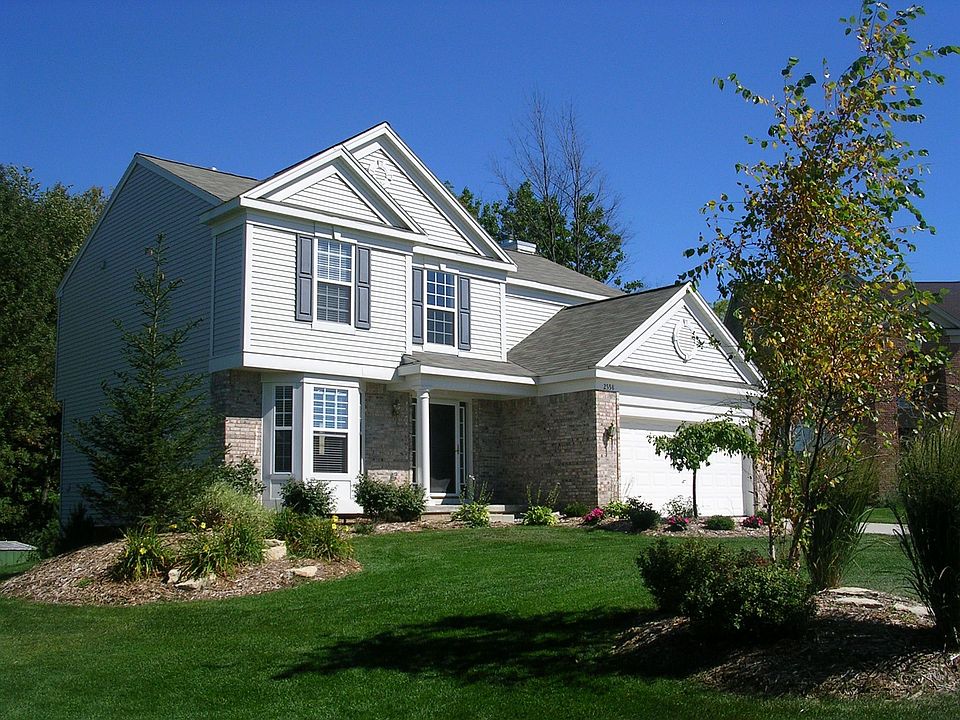 Large front and side yard