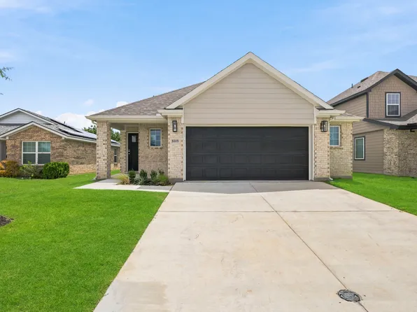 8009 Charlestown Ln, Fort Worth, TX 76140
