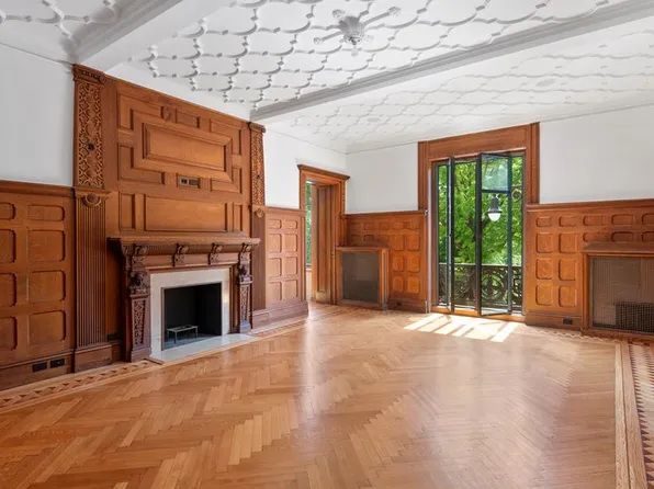 135 Central Park West image 2 of 7