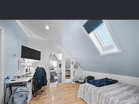 5th image of 18 Seaview Ave #2