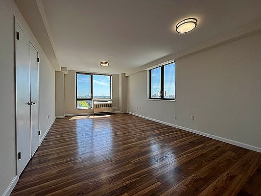 4th image of 2763 Morris Ave APT 905