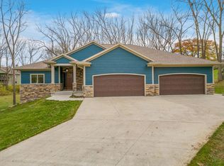 1002 Copper Ter, Waverly, IA 50677