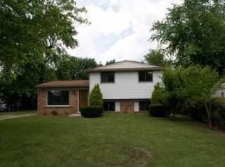 5936 Pontiac Lake Rd, Waterford, MI 48327