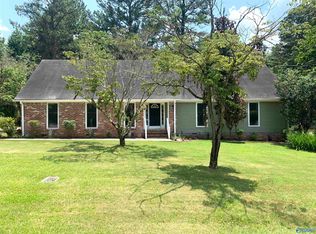 177 Riverview Dr, Decatur, AL 35603