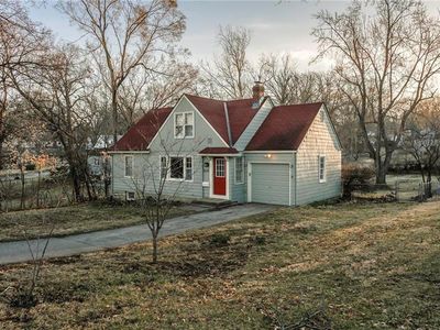 5619 Woodward St, Overland Park, KS, 66202